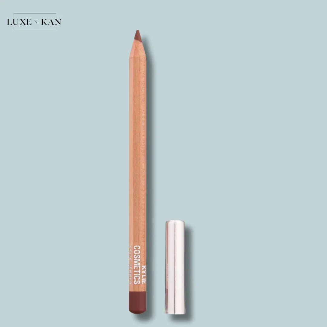 KYLIE BY KYLIE JENNER
Holiday Collection Precision Pout lip liner 1.4g